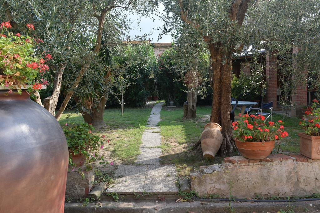 La Convenienza Panzió Uliveto Terme Kültér fotó